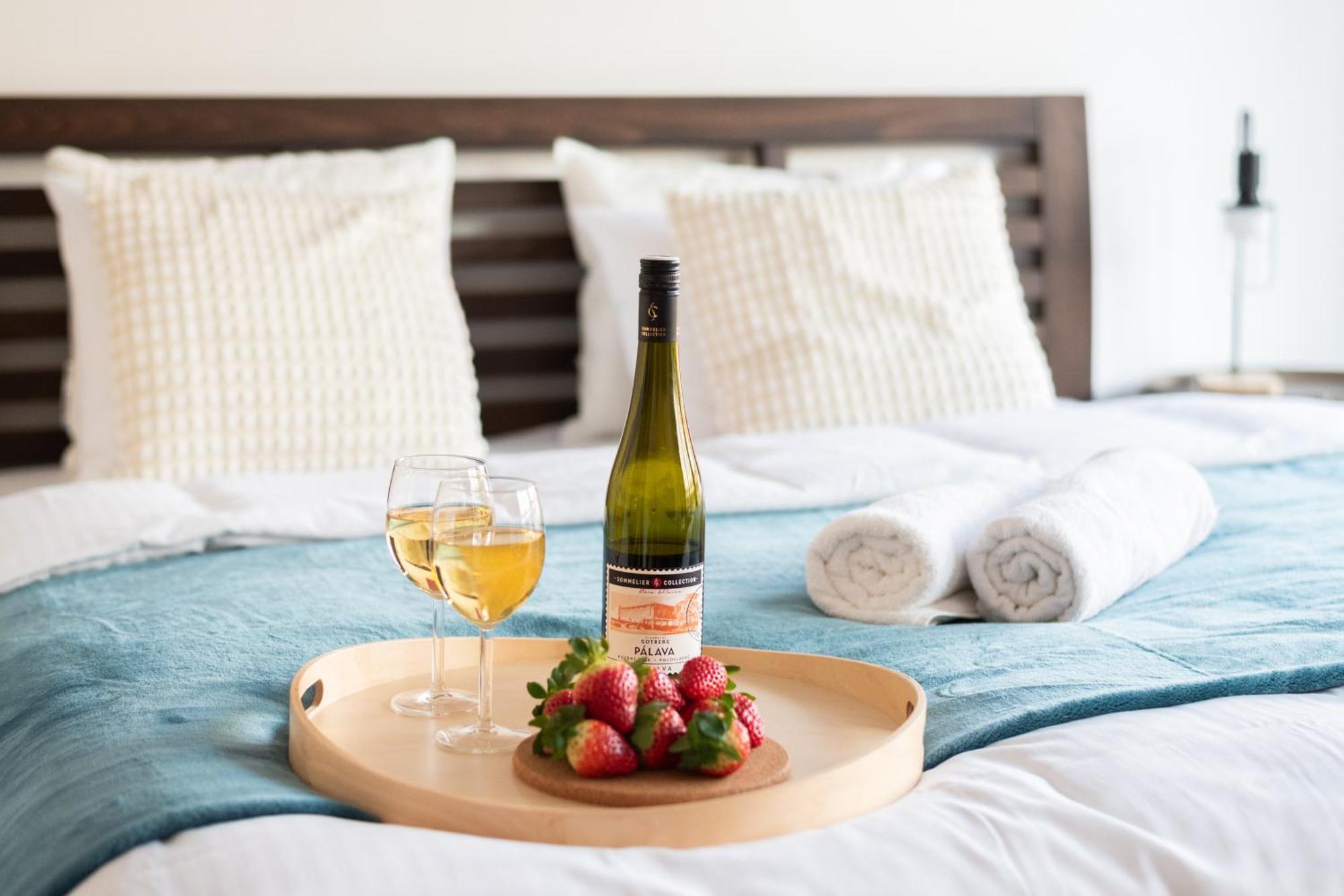 Spacious Apartments Near Karlin Square Prague Luaran gambar