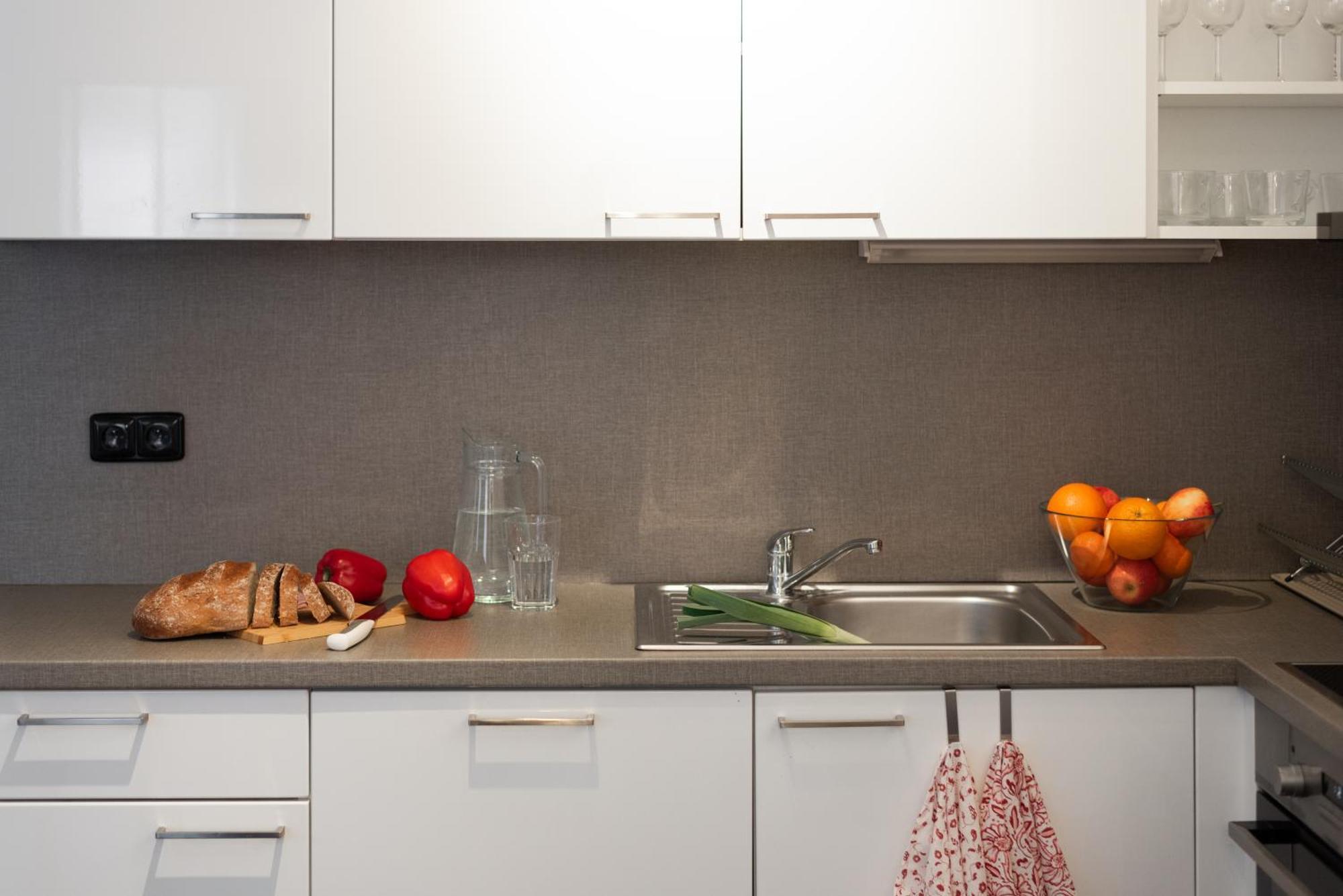 Spacious Apartments Near Karlin Square Prague Luaran gambar