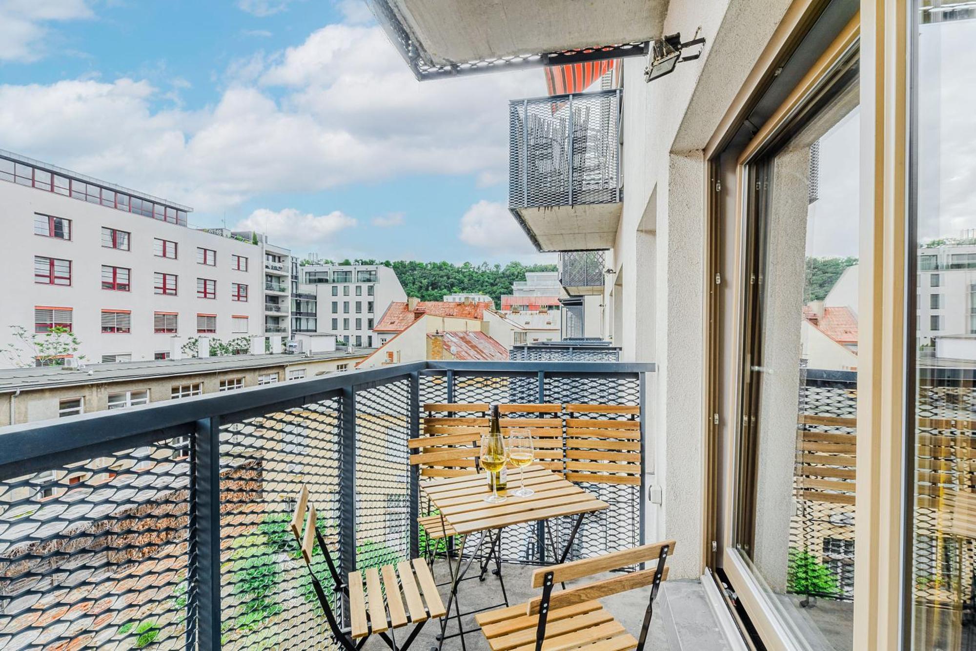 Spacious Apartments Near Karlin Square Prague Luaran gambar