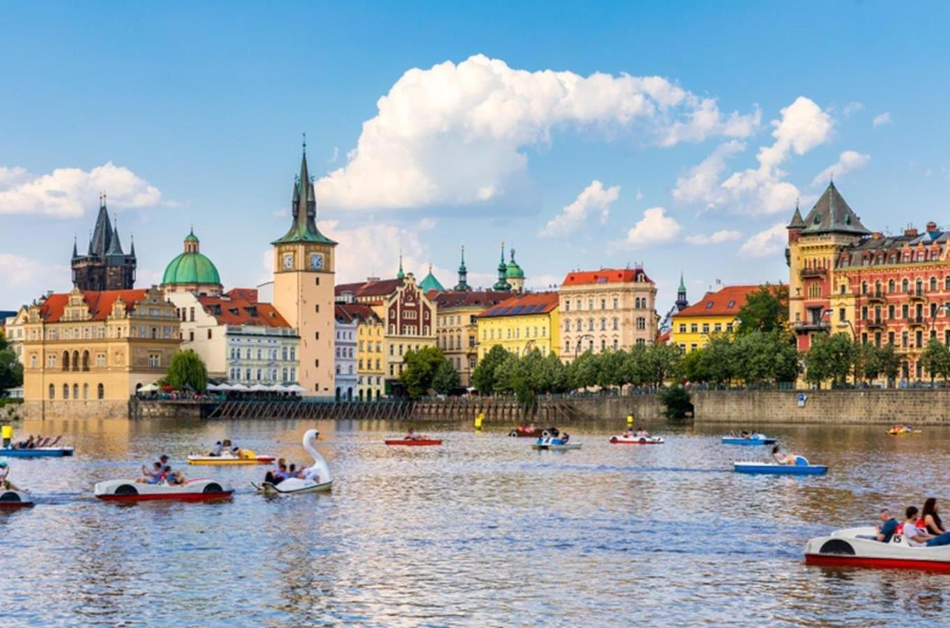 Spacious Apartments Near Karlin Square Prague Luaran gambar