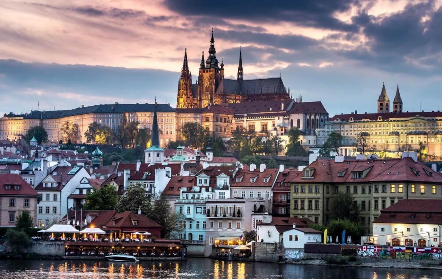 Spacious Apartments Near Karlin Square Prague Luaran gambar